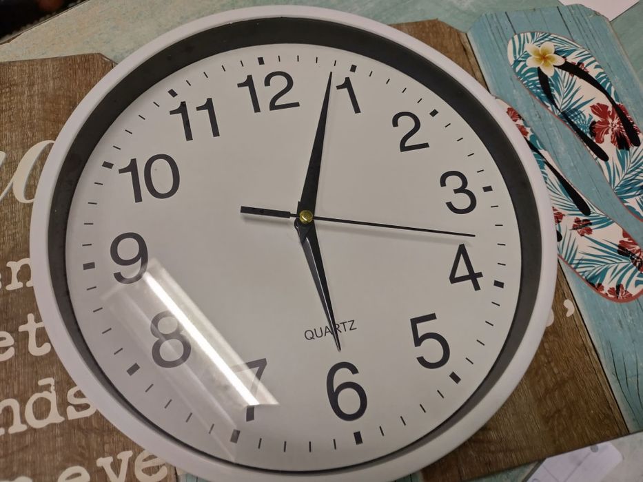 Оригинален професионален стенен часовник Кварц от Швейцария