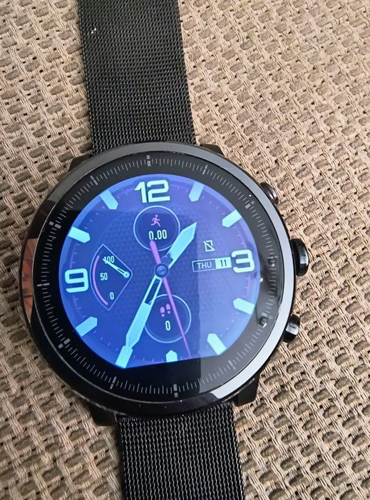 Продавам смарт часовник amazfit stratos 2