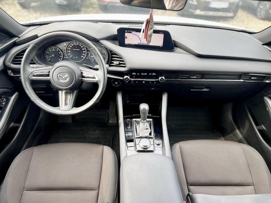 Mazda 3 hibrid 2021, avariat, AVARIATE