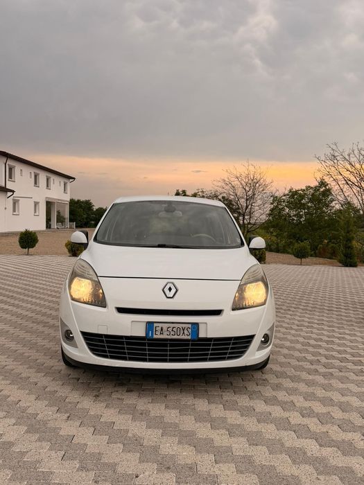 Renault scenic 1.9 dci - 7 locuri , navigație , keyless , euro 5 etc