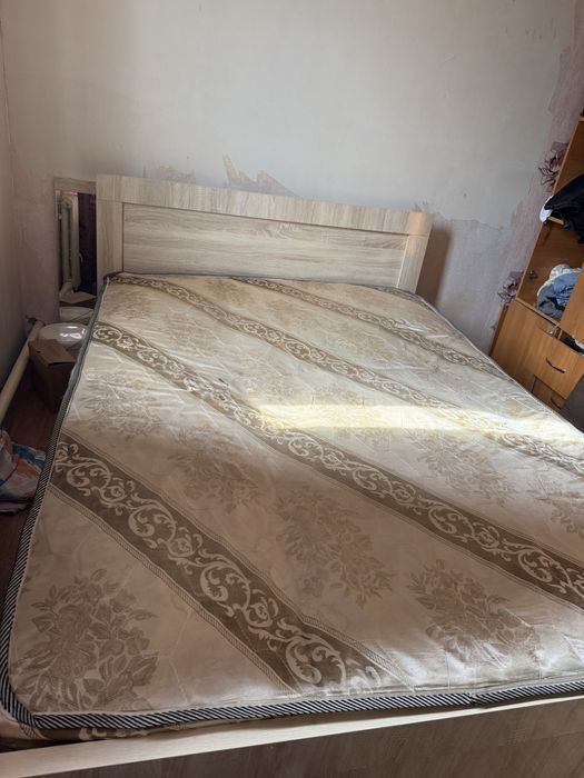 Двухспальная кровать