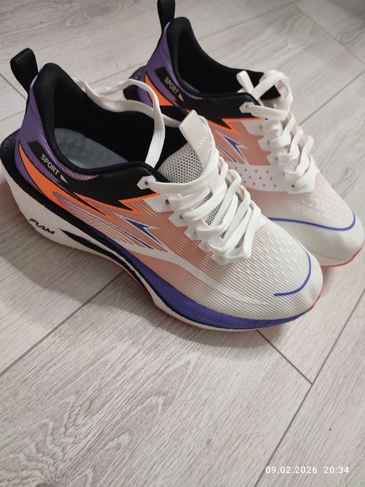 Кроссовки беговые