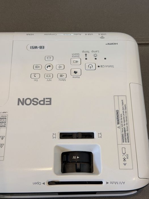 Epson EB-W51 4000 lumeni WXGA + telecomanda si geanta originala
