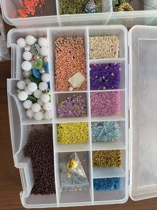 Набор бисеров с контейнером