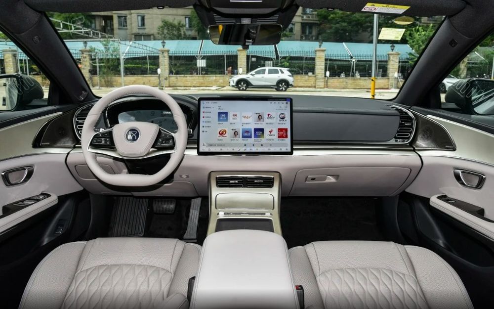 BYD HAN 2026 model 635 km.