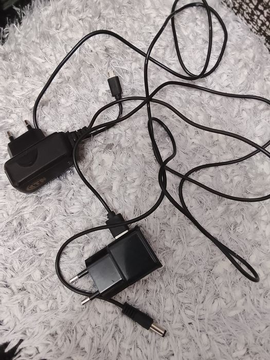 Зарядки и кабеля