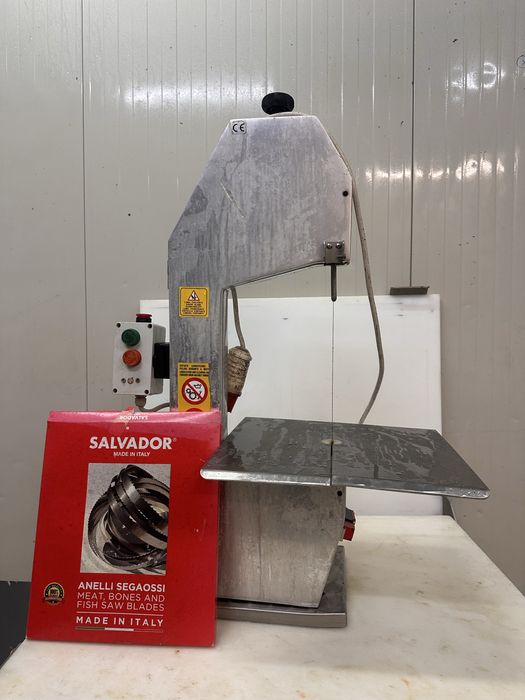 Fierăstrău cu pânză pentru carne și oase