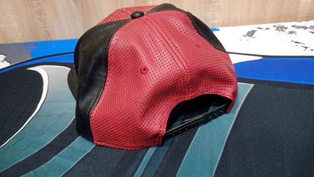 Мъжки лятни шапки Дедпул/Deadpool и метална табела