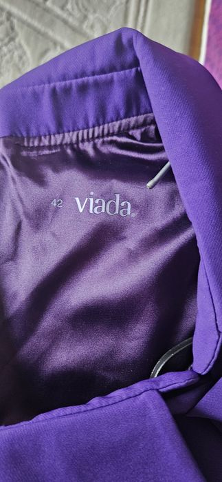 Rochie de zi din tesatura mov, de lungime medie, decolteu rotund