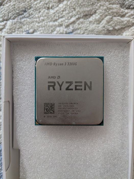 Процессор AMD Ryzen 3 3200G AM4