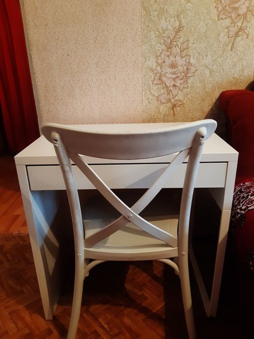 Компьютерны комплект столик стул .и ковёр