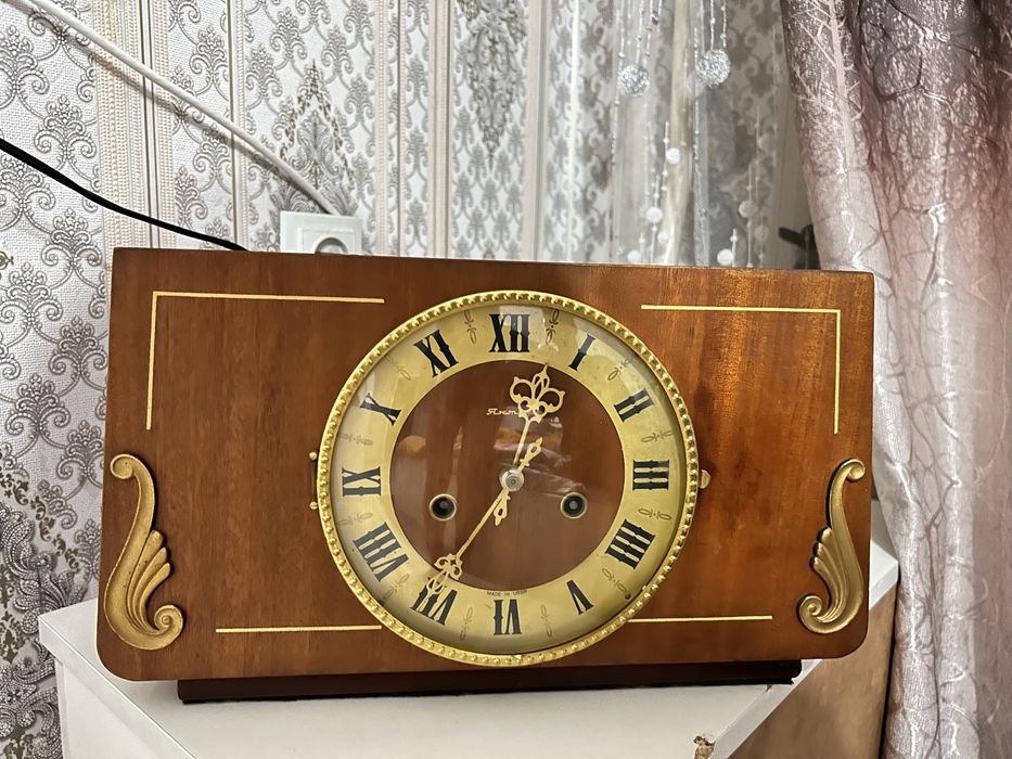 Янтарь часы настольные