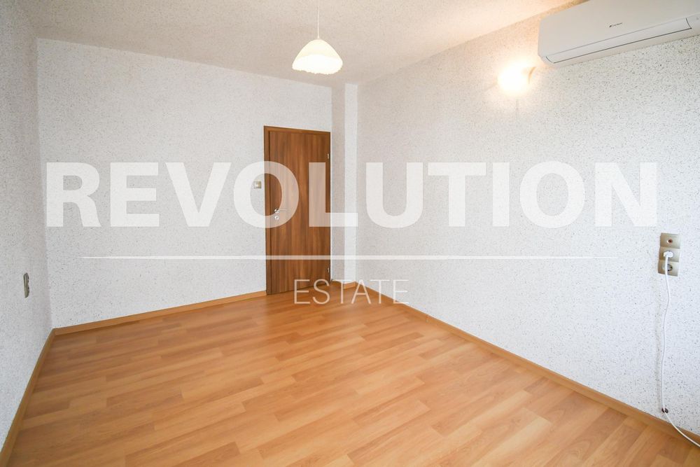 Дава се под наем Тристаен апартамент в София, Лозенец - 100 кв.м за 990 € - Снимка #3