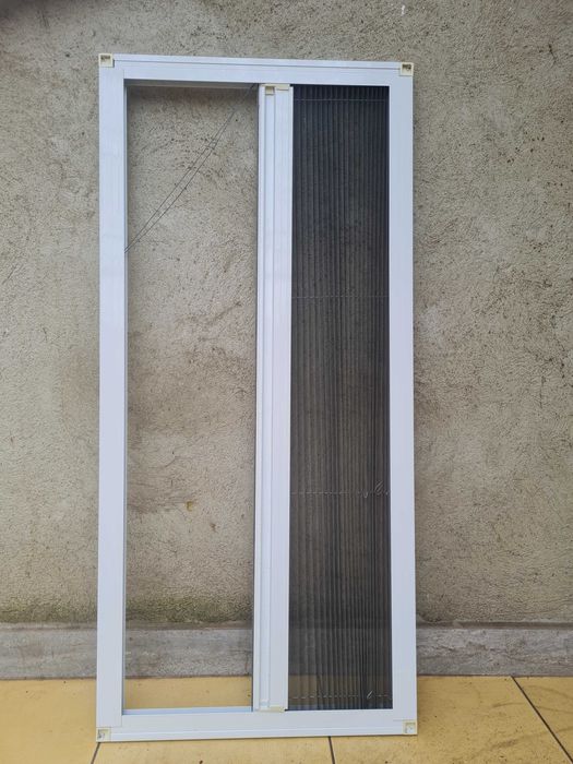 Продавам комарник-мухарник, модел "Плисе".