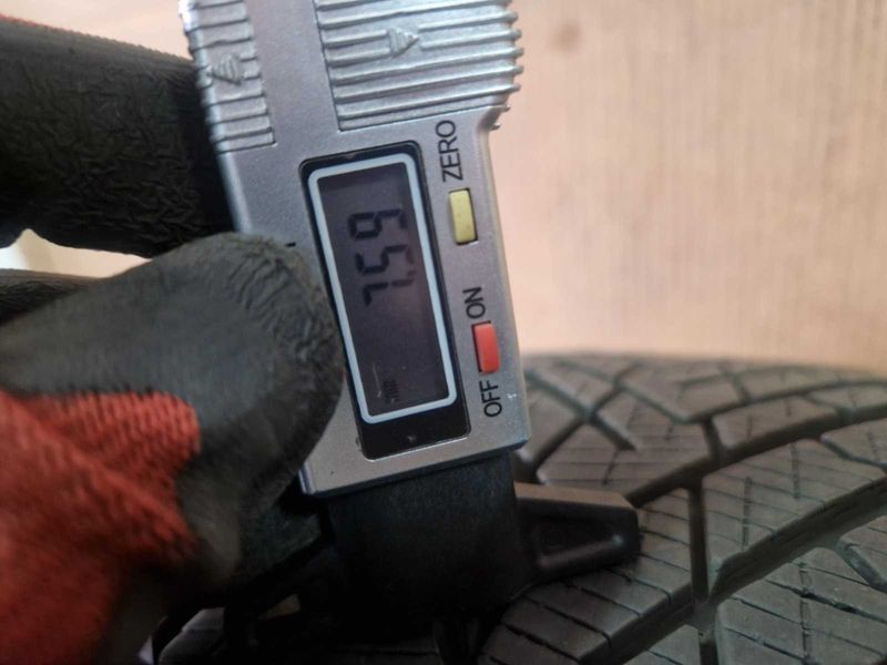 2 Pirelli R18 235/55
зимни гуми 
DOT2822
