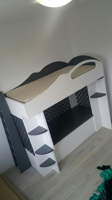 Pat cu etaj din lemn masiv de paltin - facut la comandă, 2000 lei