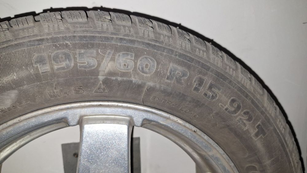 Зимняя резина 195/60/R15 на дисках