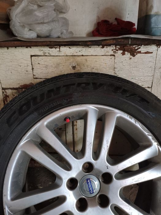 Продам шины б\у в отличном состоянии.