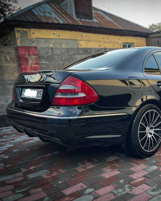 Бампер для Mercedes W211 (E-Class) в стиле AMG 63
