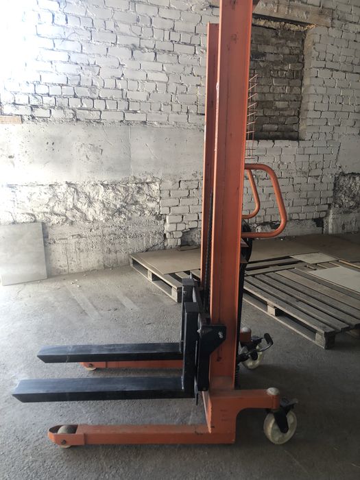 Продам штабелер 250 000