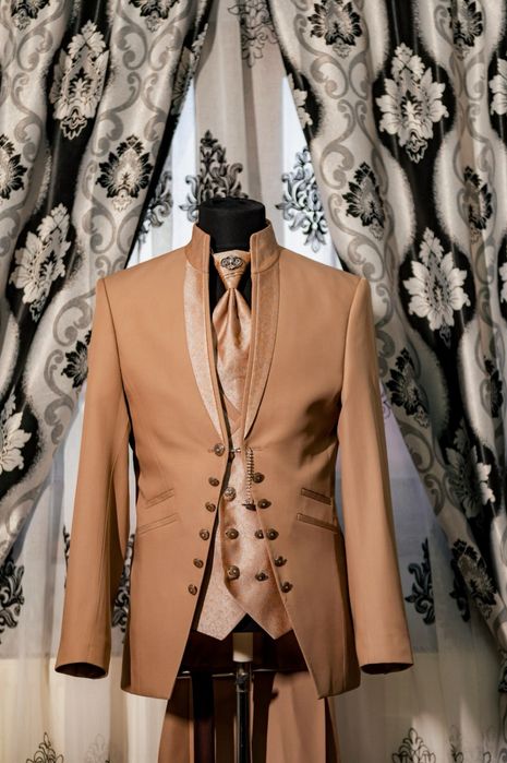 Costum de mire bej