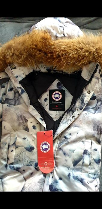 Продам комбинезон фирмы Canada Goose