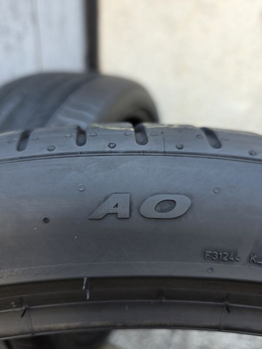 Vând două anvelope de vara pirelli p zero 295 35 23 dot 2724