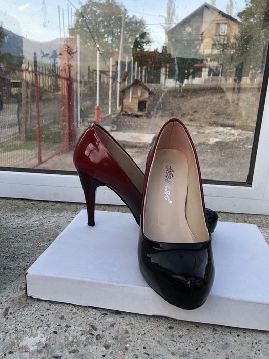 Продавам офециални обувки и портомоне размер 38