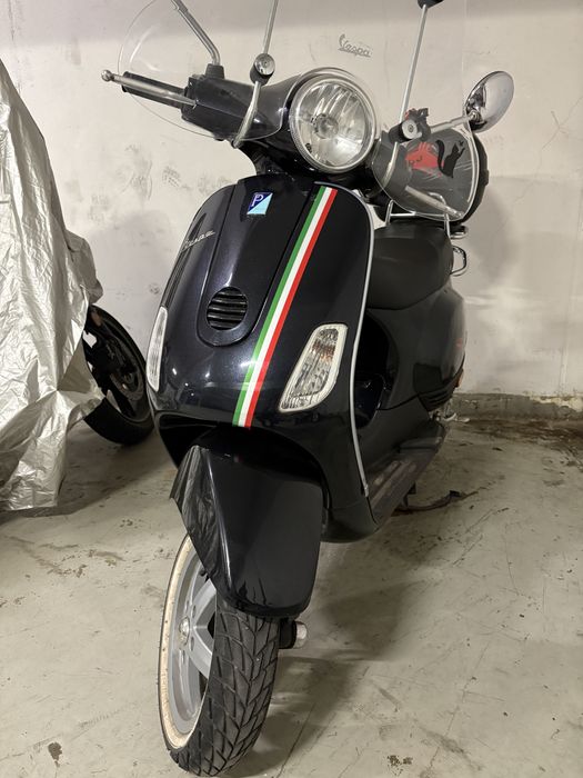 Vespa LX 4T 49cc Black