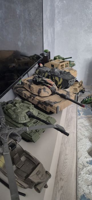 Продам игрушки военную базу