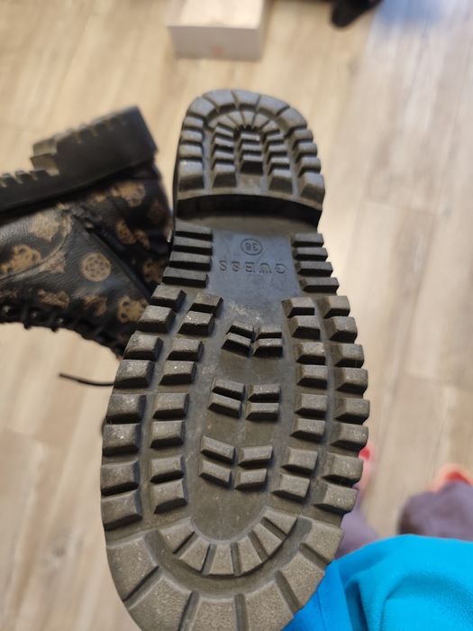 Оригинални боти Guess