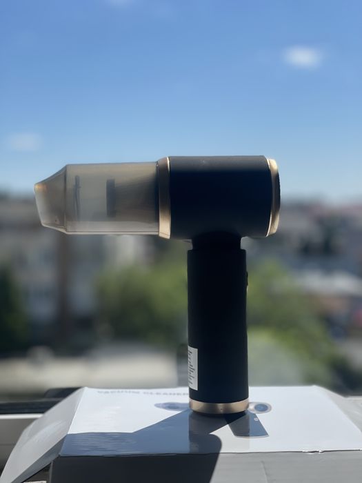 Mini aspirator portabil pentru masina sau colturi inaccesibile