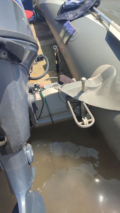 Надуваема лодка 3,80м. с  колесар