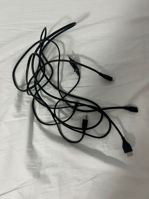 Продавам ps4 slim 1tb