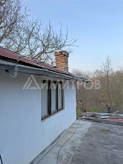 Продава вила на два етажа с дворно място 1,5 дка в с. Писарево, общ. Нови пазар, област Шумен
