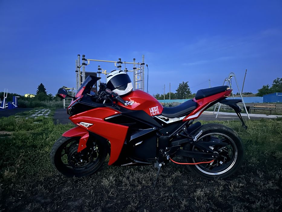 Yamaha R1-Z.