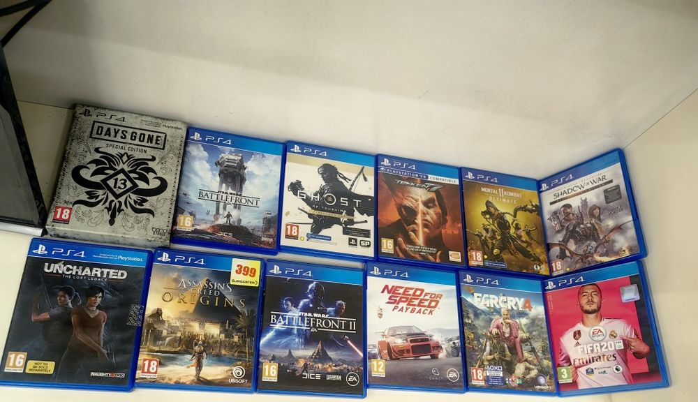 Хб! Playstation 4 Pro 1TB +25 игри и 2бр джойстици