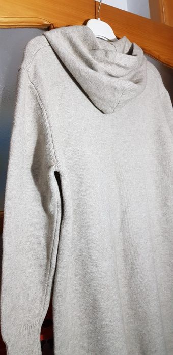 Rochie tricotata cu gluga