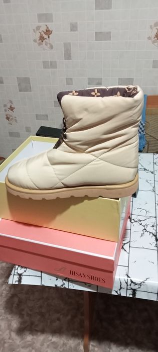 Продам зимние сапожки