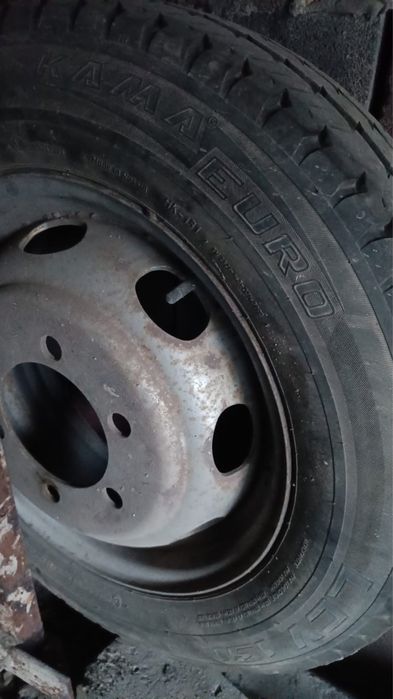 Продам запаску для газели с кранштейном