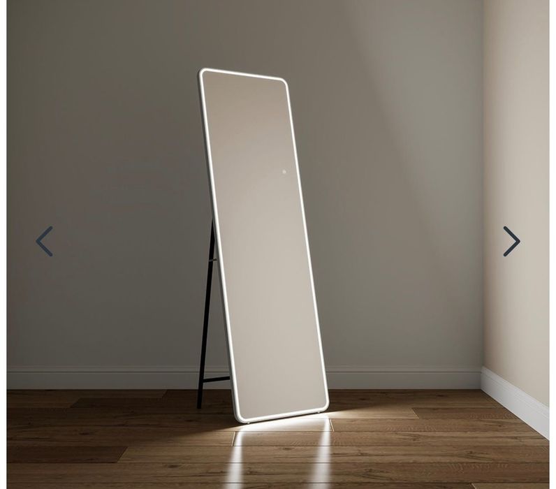 Елегантно стилно LED огледало в цял ръст