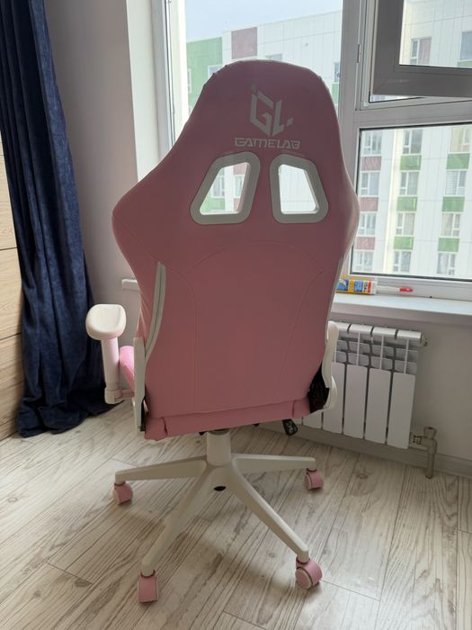 Игровое кресло в розовом цвете