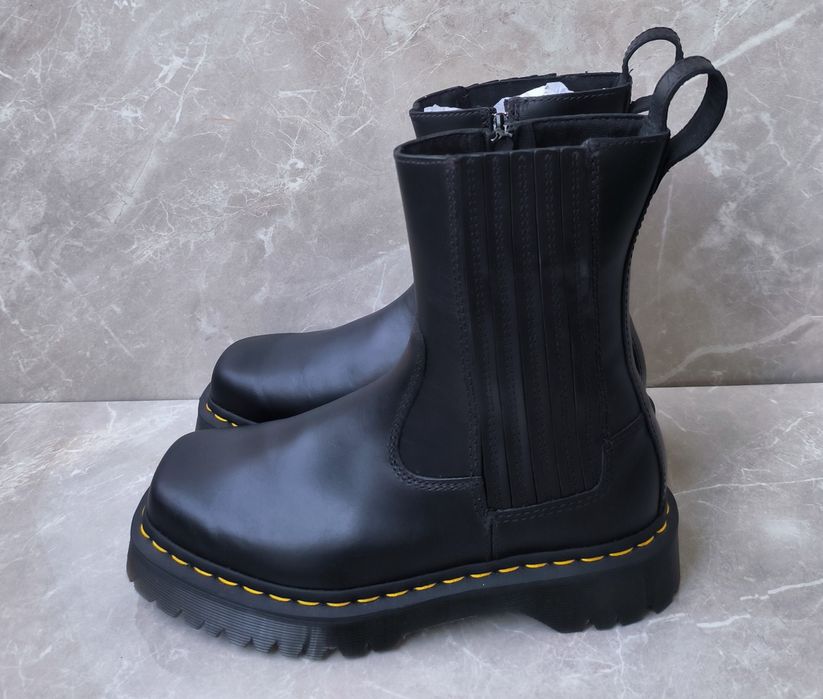 Dr. Martens Women's Amaayah номер 40