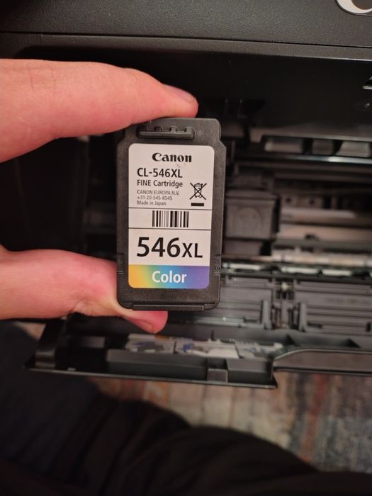 Продавам Принтер със скенер  Canon MG3050