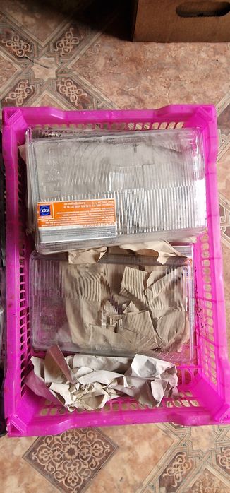 Стёкла фар Газель и другие.