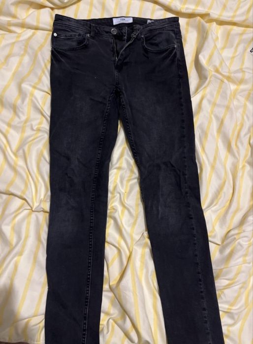 Blugi skinny negri in stare perfecta