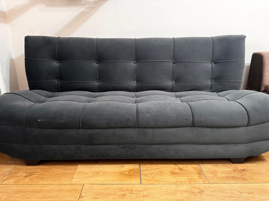 Продаю диван — почти новый!