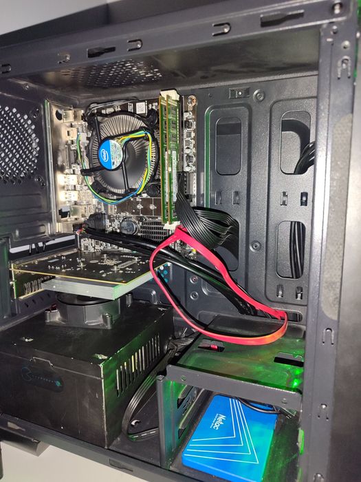 Компьютер с комплектом