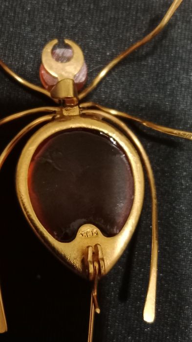 Янтарь натуральный брошь