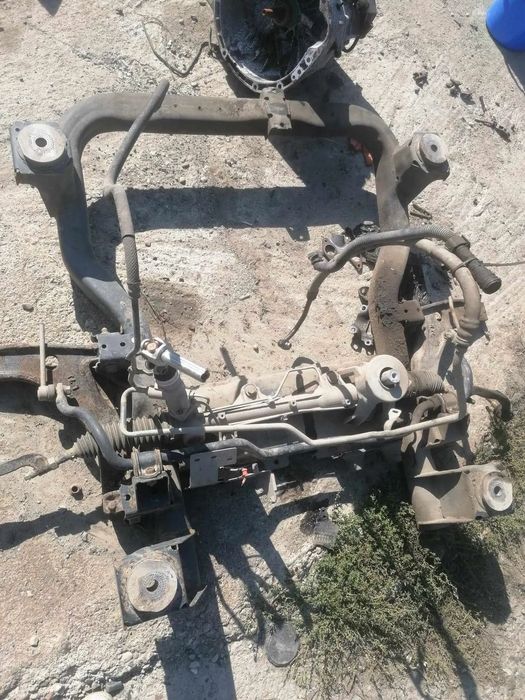 Punte fata/ cadru / jug motor vw transporter t5 2.0 2012